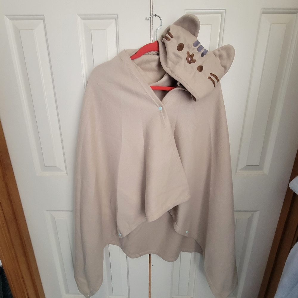 Pusheen hooded cape